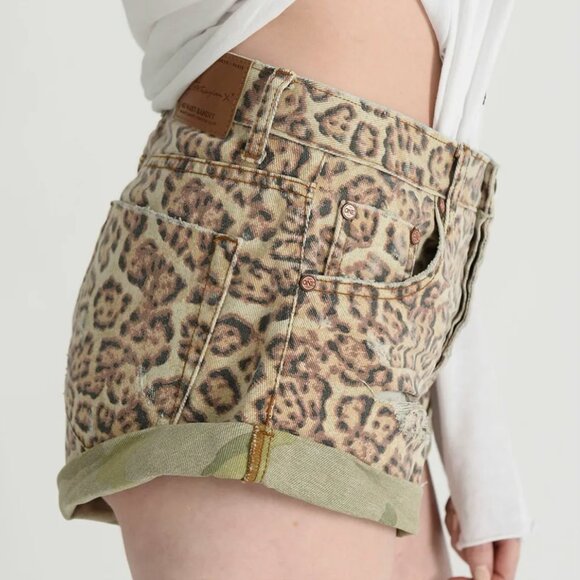 One Teaspoon Mid-Waist Denim Bandits Shorts in Leopard and Camo Size 24 - Picture 2 of 5